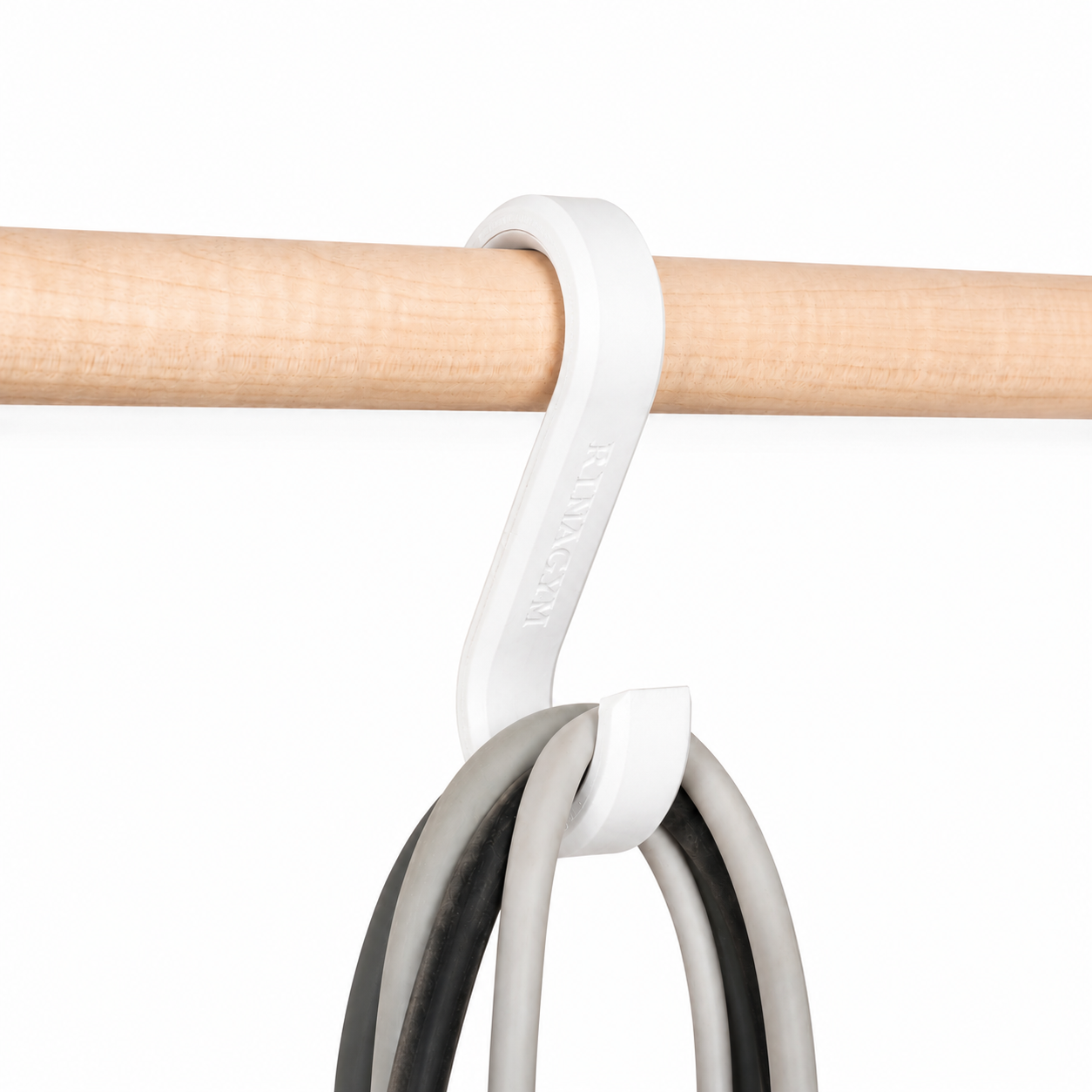 RINAGYM S-Haken weiß 13 cm – Detailansicht des hochfesten Kunststoffs mit Logo